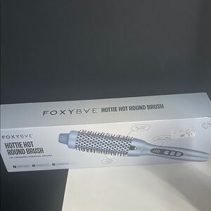 FoxyBae Hottie Hot Round Brush